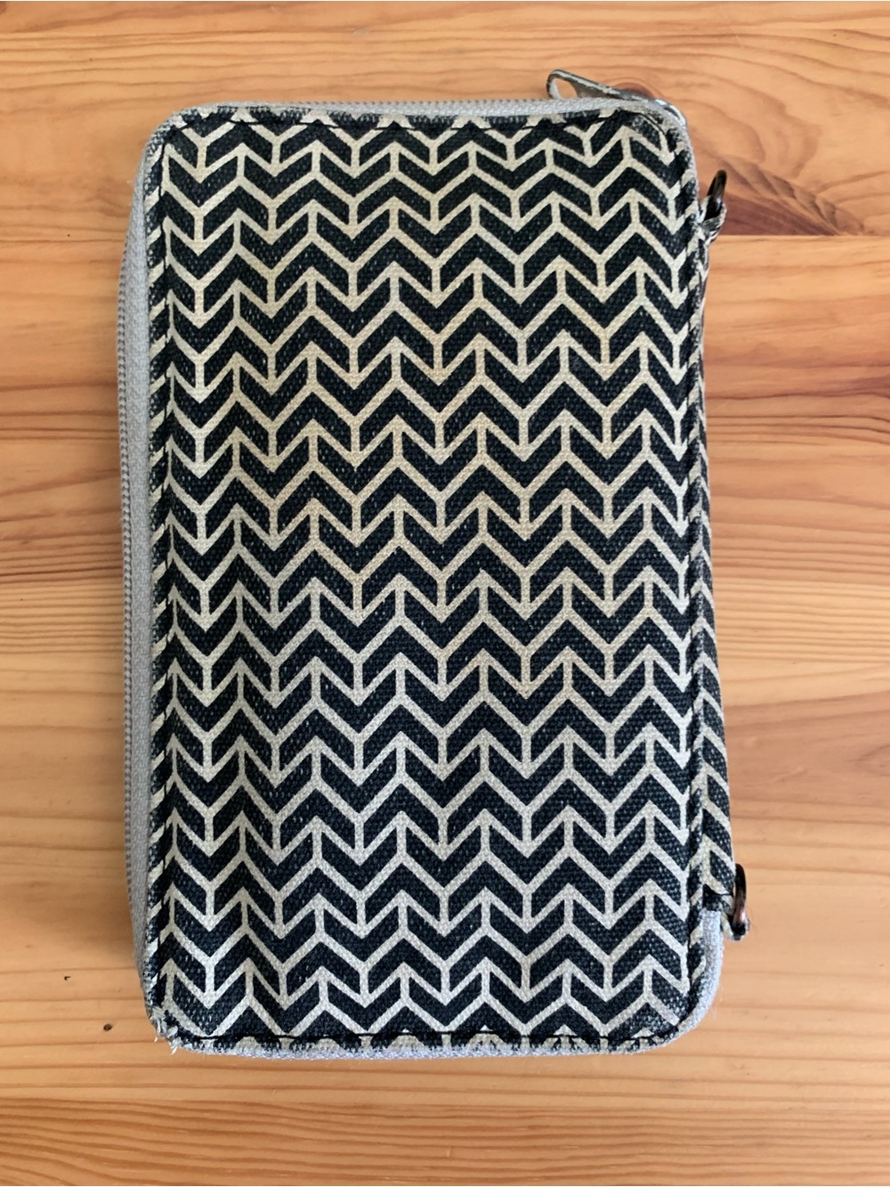 Kavu Chevron Zip Wallet - Picture 2 of 10
